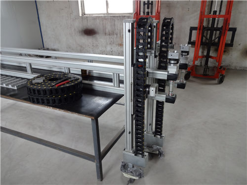 對輪檢測機械手